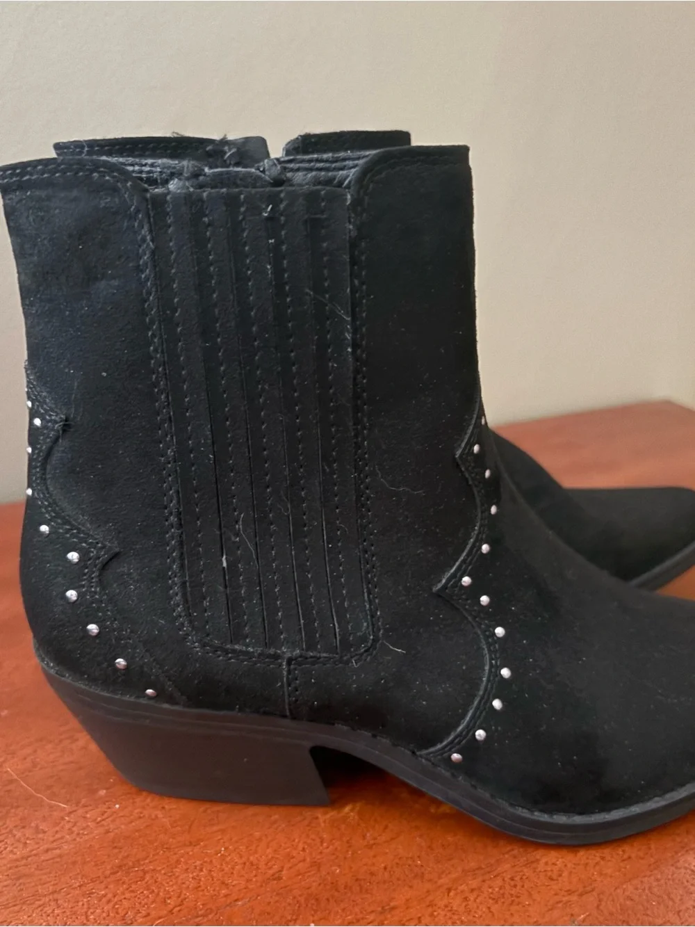 No Boundaries Women's Bling Western Ankle Bootie with Stud Detail Size 7